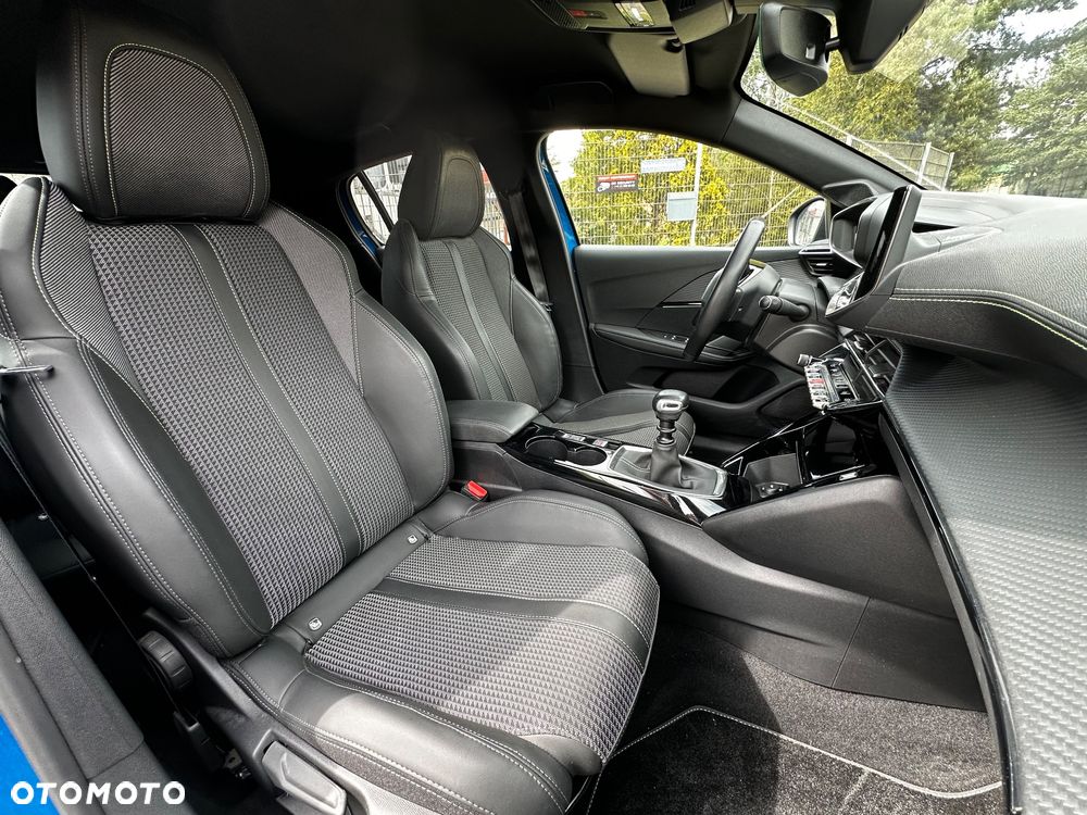 Peugeot 208 PureTech 100 GT - 17