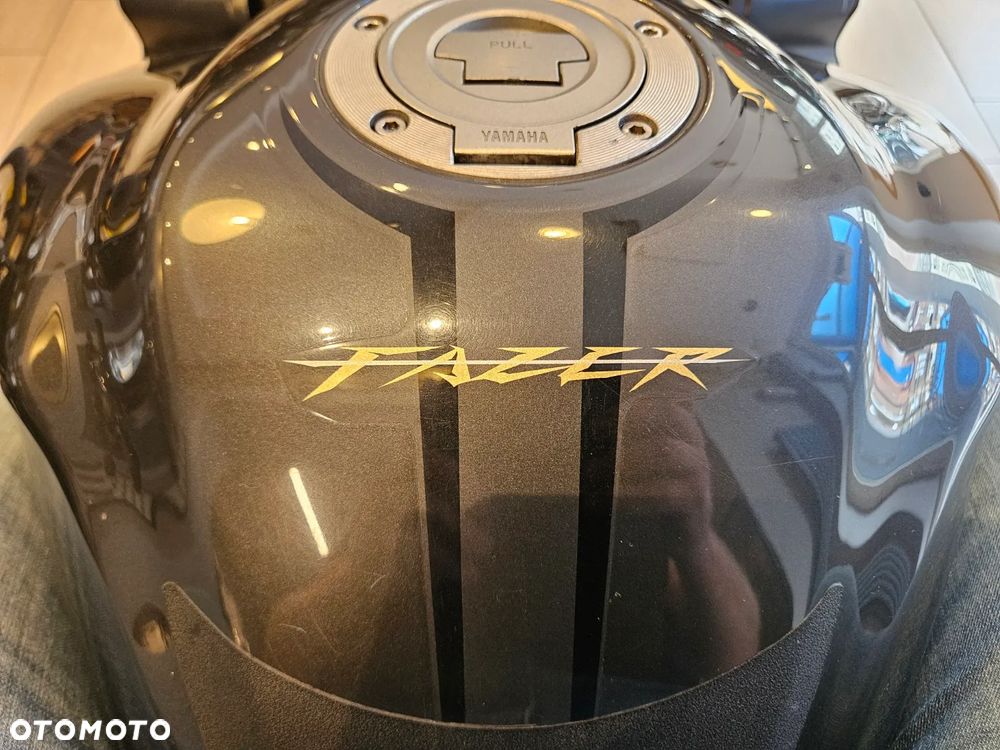 Yamaha FZ - 12