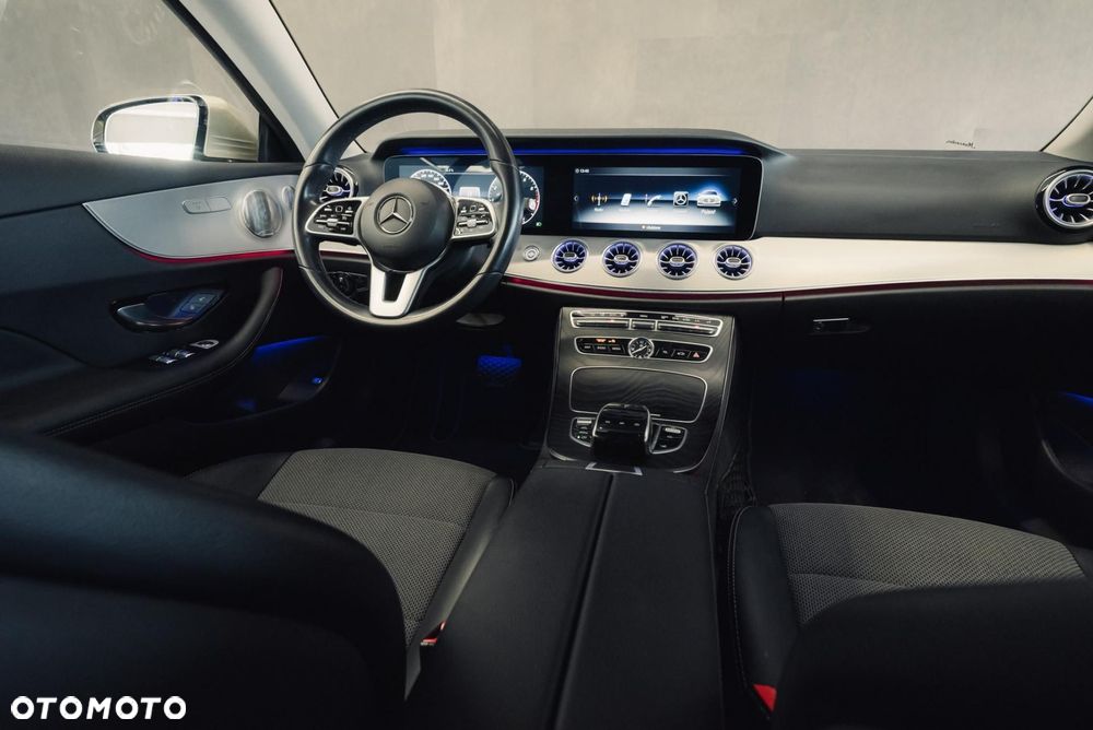 Mercedes-Benz Klasa E 200 4-Matic 9G-TRONIC - 17