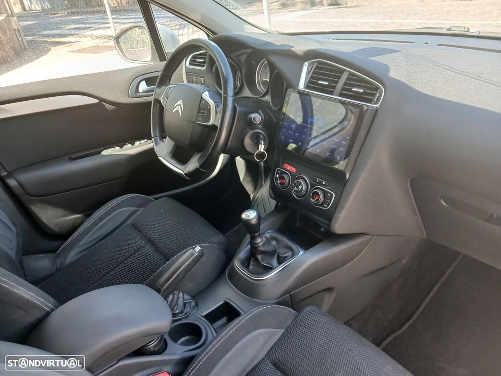 Citroën C4 1.6 BlueHDi Live — fotografia 30