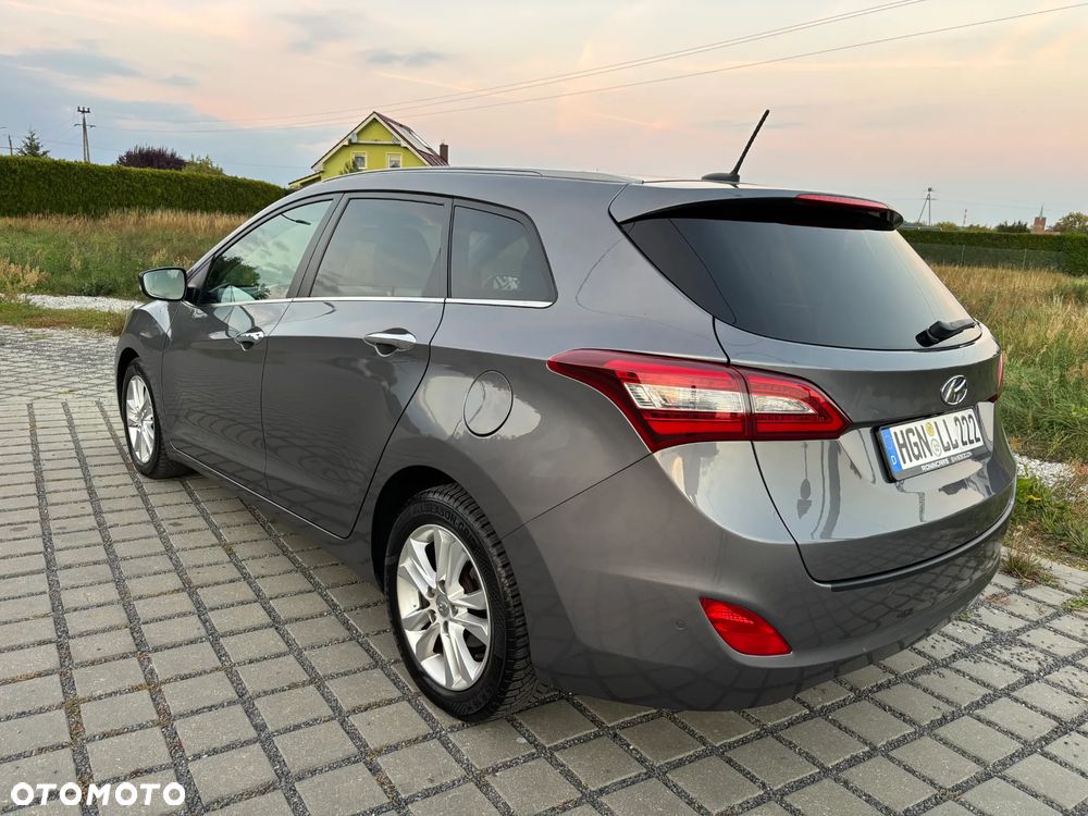 Hyundai i30 blue 1.6 CRDi Passion - 16