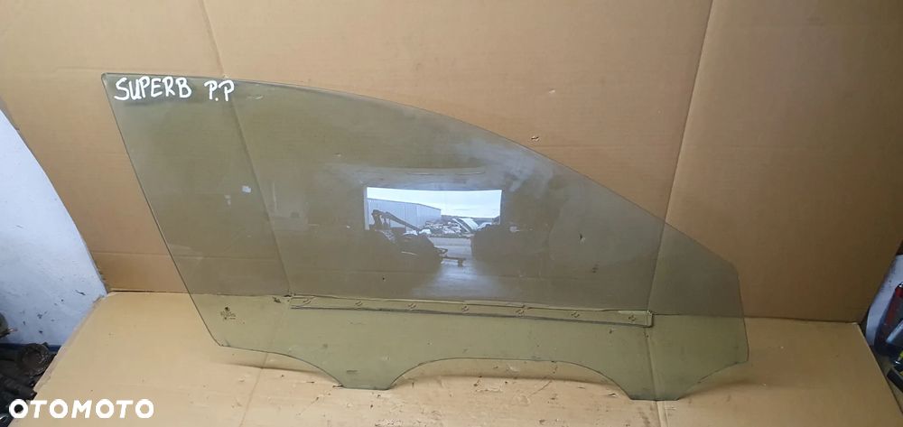 Szyba prawy przód przednia prawa Skoda Superb AS2 04r - 2