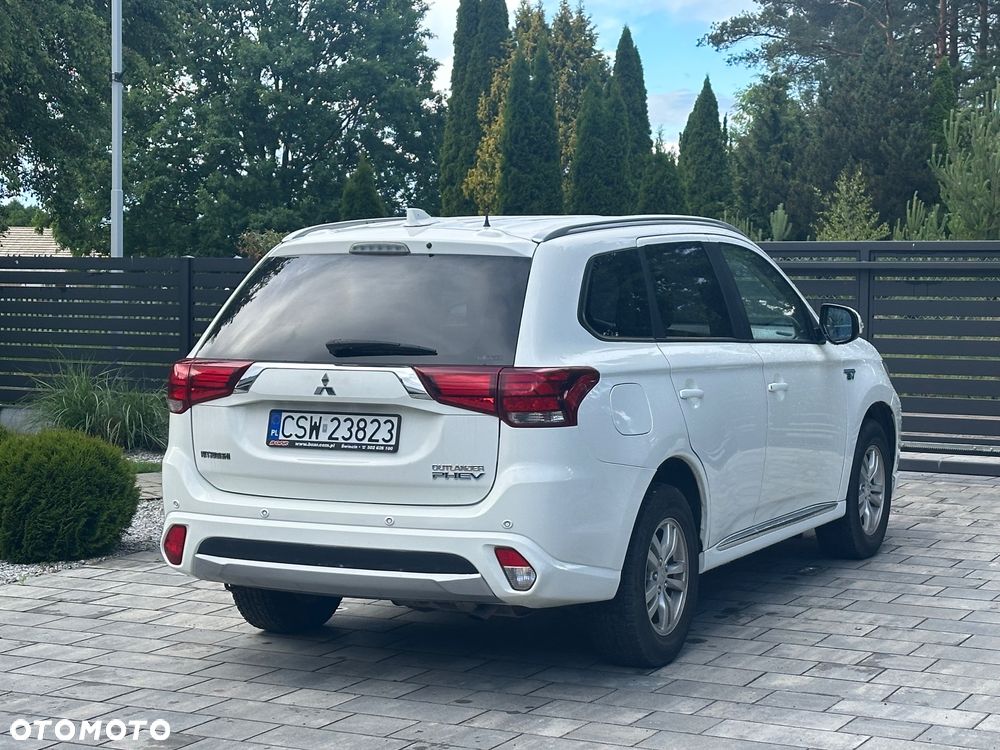 Mitsubishi Outlander 2.0 4WD Plus - 23