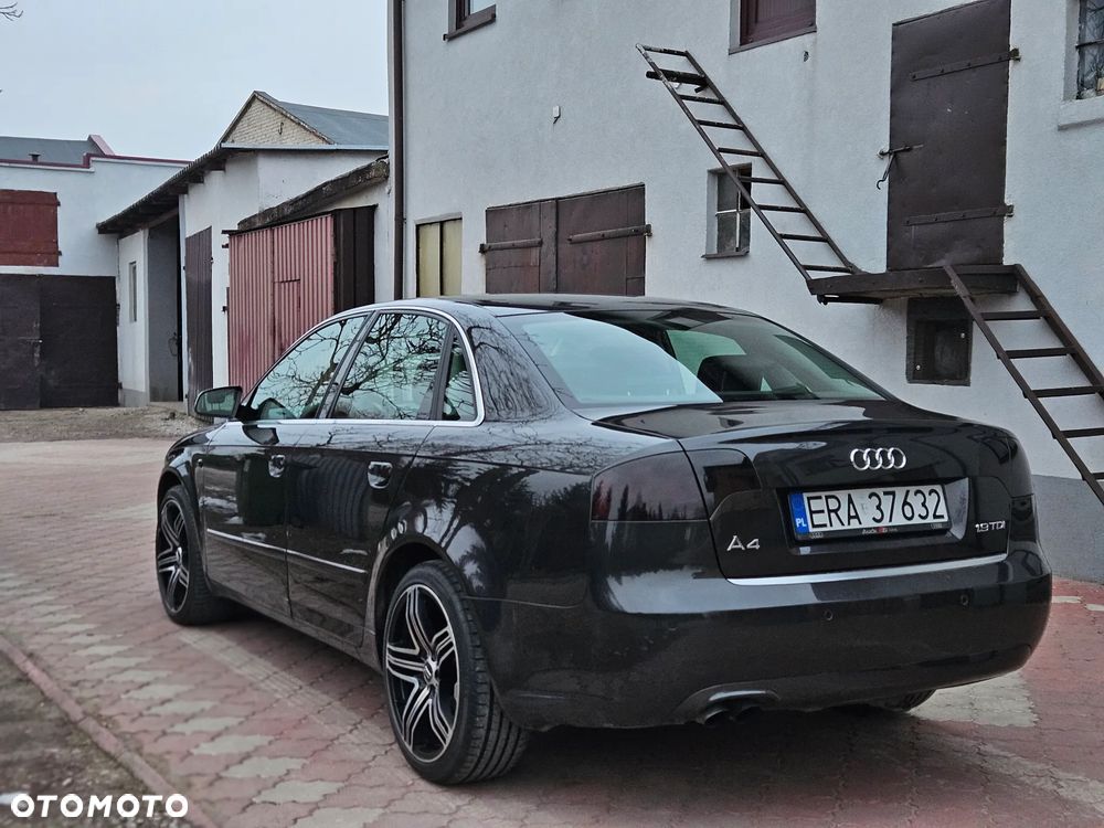 Audi A4 Limousine - 3