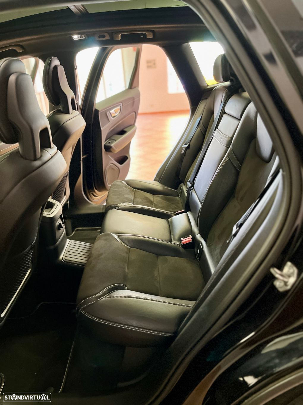 Volvo XC 60 2.0 T8 PHEV R-Design AWD - 22