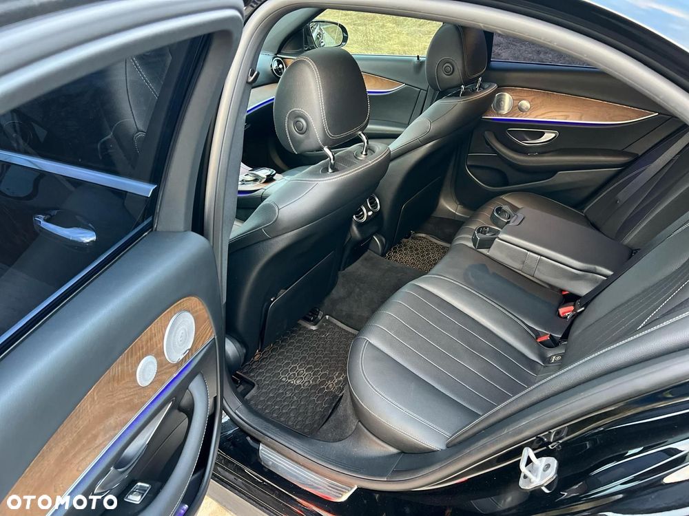 Mercedes-Benz Klasa E 350 9G-TRONIC AMG Line - 12