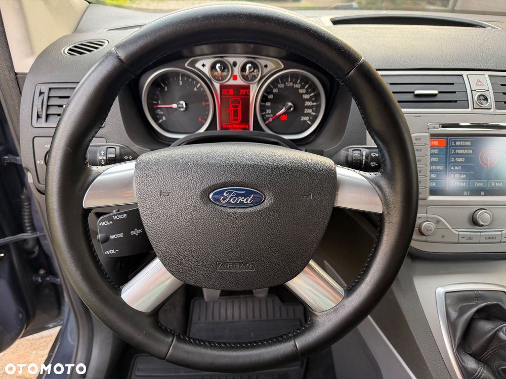 Ford Kuga 2.0 TDCi 2x4 Titanium - 13