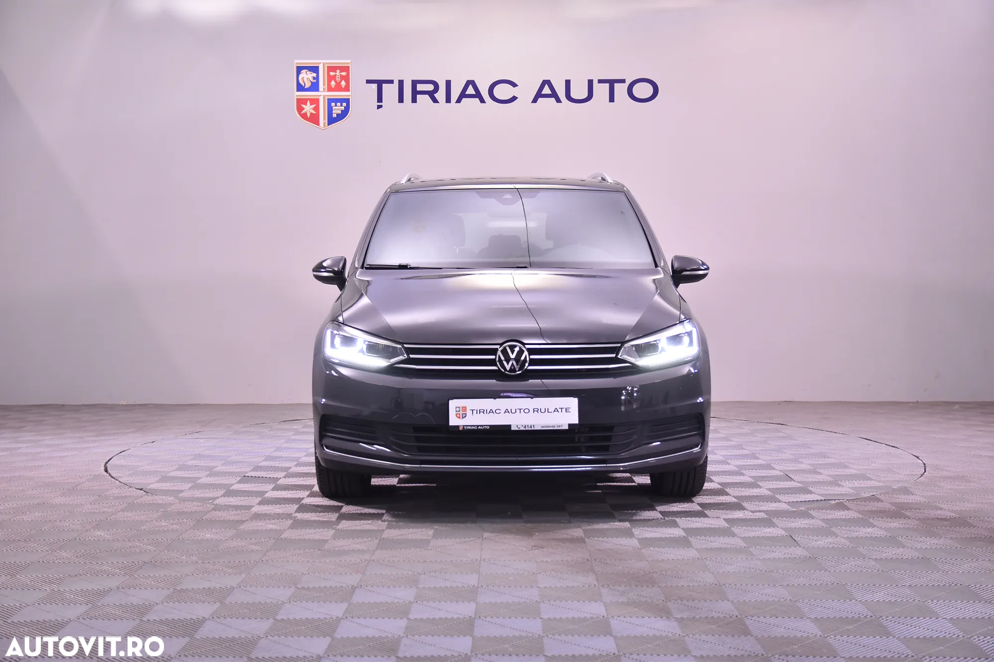 Volkswagen Touran - 8