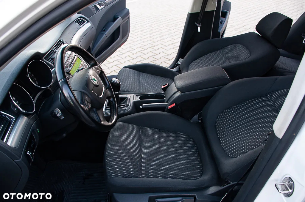 Skoda Superb 2.0 TDI Business - 20