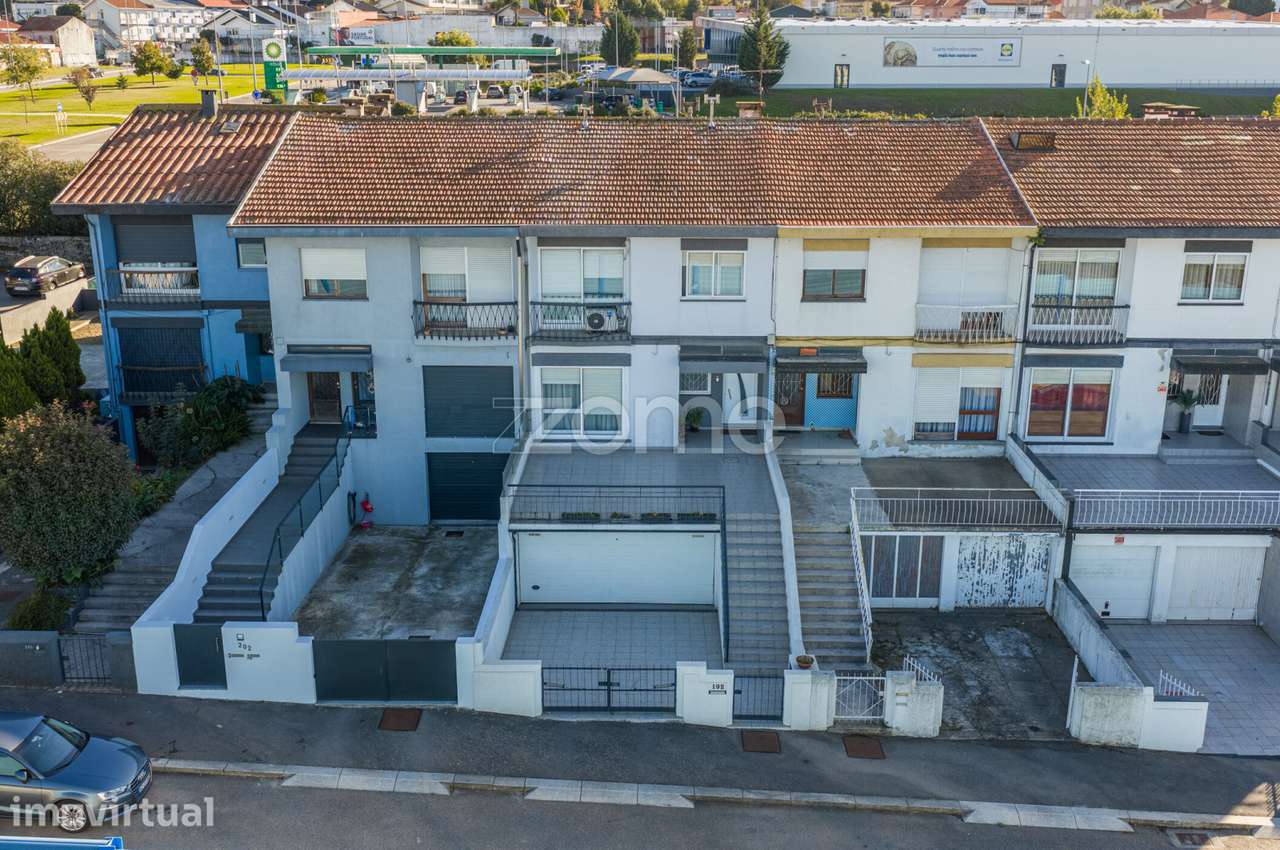 Moradia T4,com piscina, Localizada - São Mamede Infesta - Grande imagem: 2/56