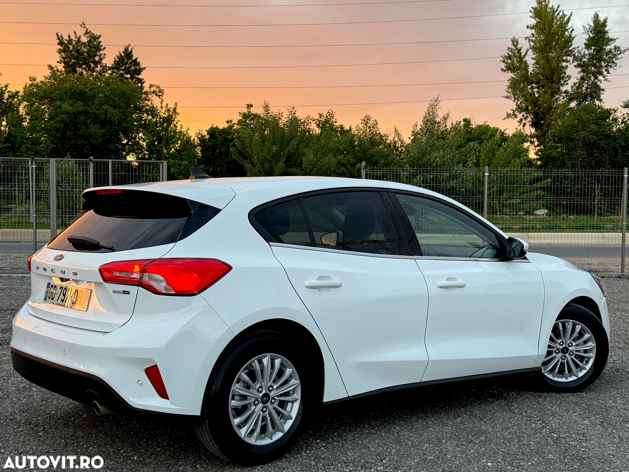 Ford Focus 1.0 EcoBoost Hybrid TITANIUM X - 4