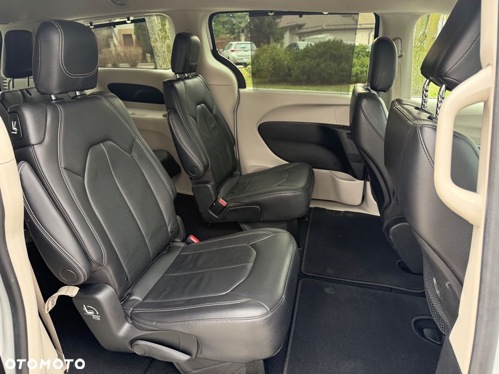 Chrysler Pacifica - 17