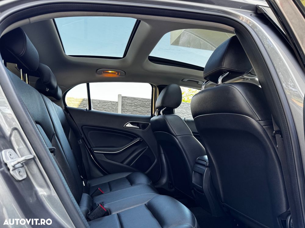 Mercedes-Benz GLA 220 d 4Matic 7G-DCT - 5