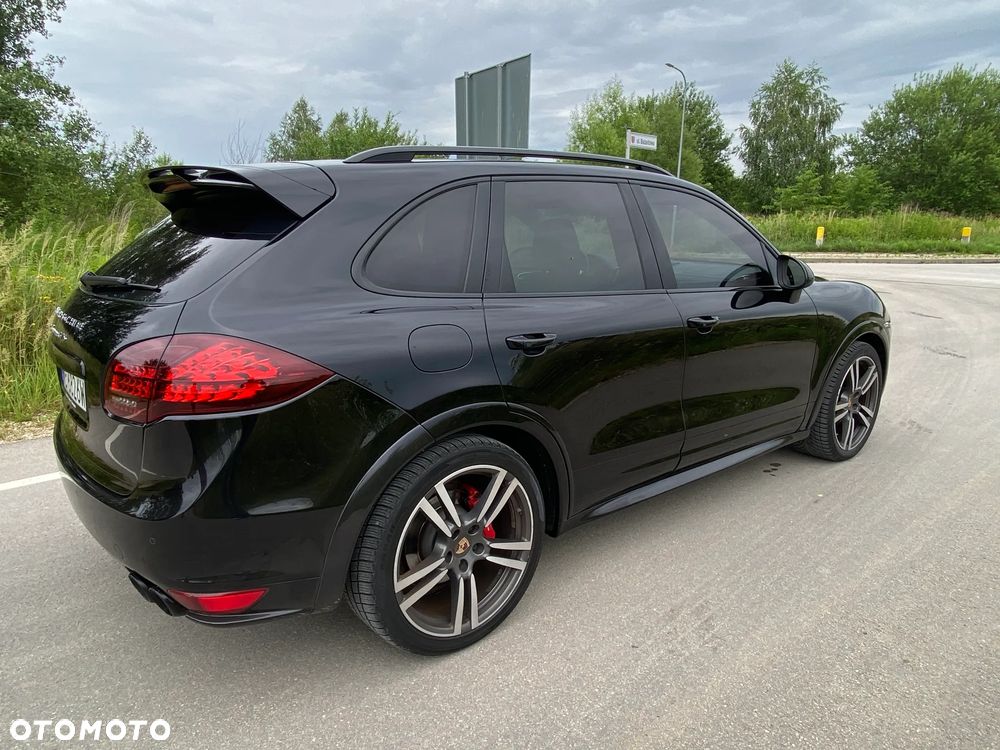 Porsche Cayenne GTS - 6
