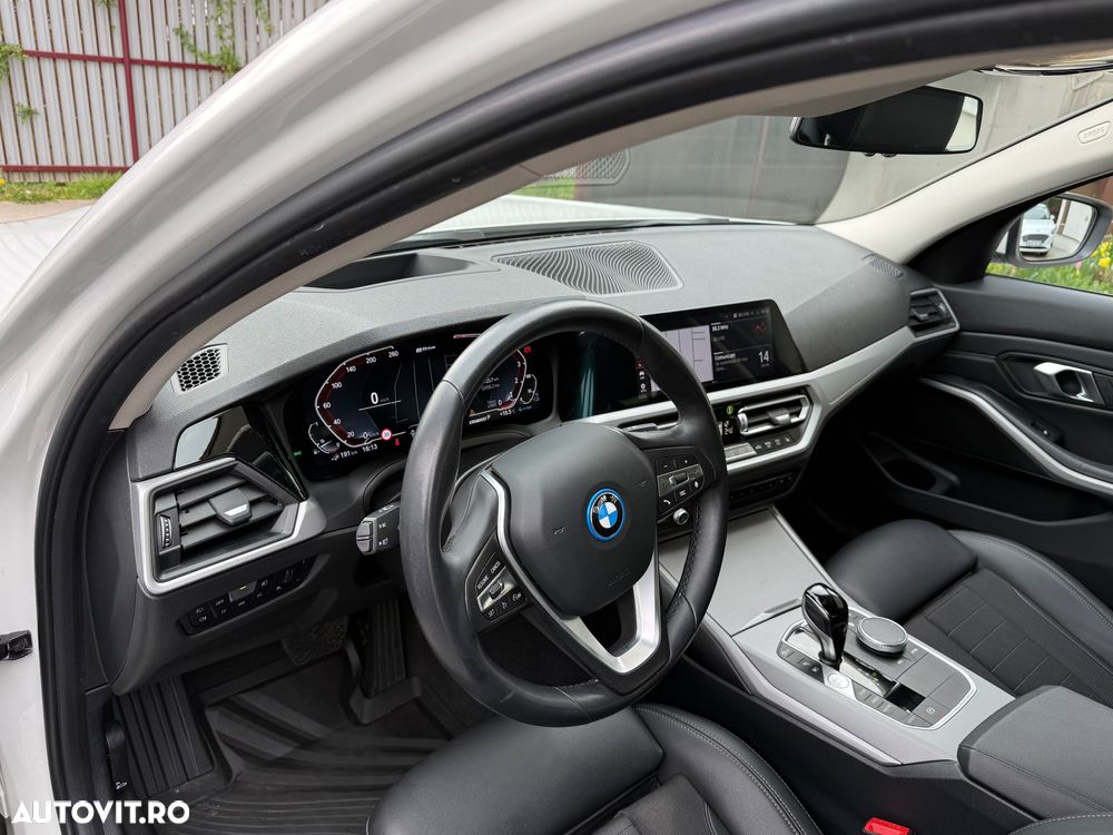 BMW Seria 3 330e xDrive Aut. Sport Line - 16