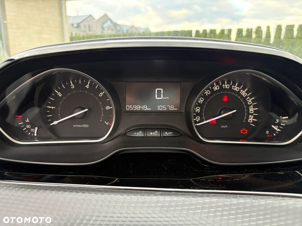 Peugeot 208 1.2 PureTech Allure - 17