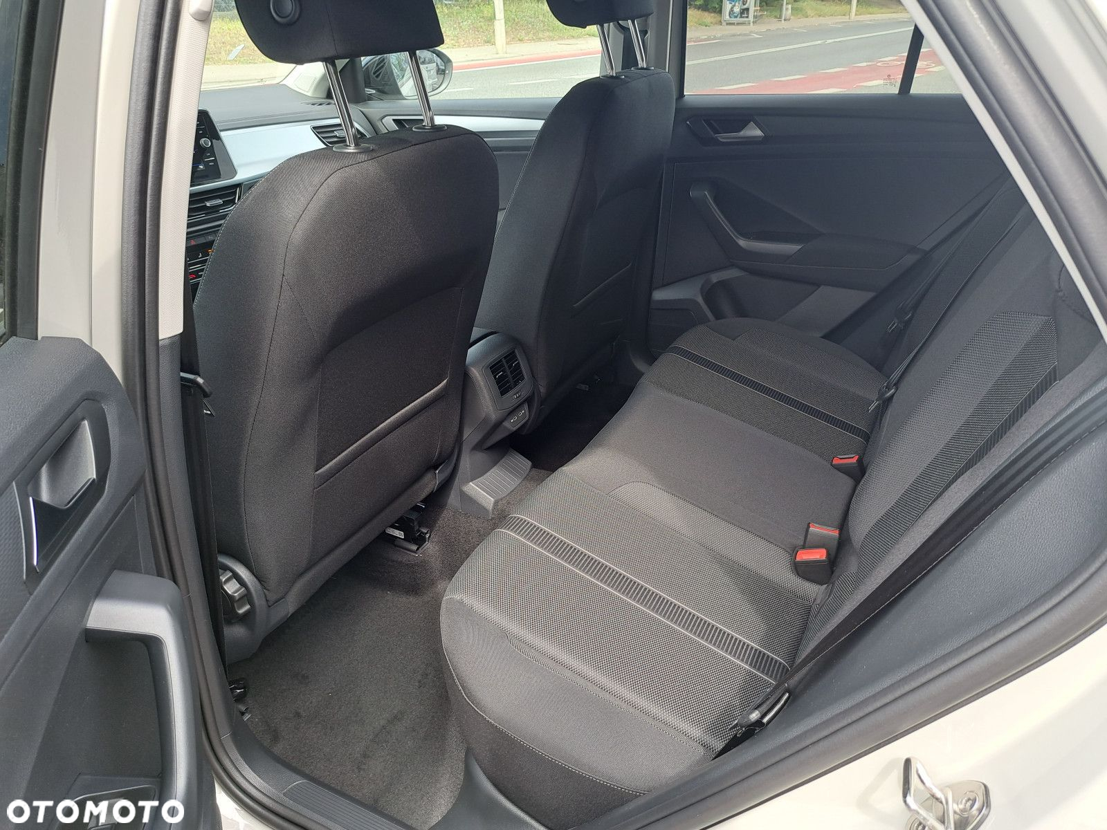 Volkswagen T-Roc 1.5 TSI Life Plus DSG - 11