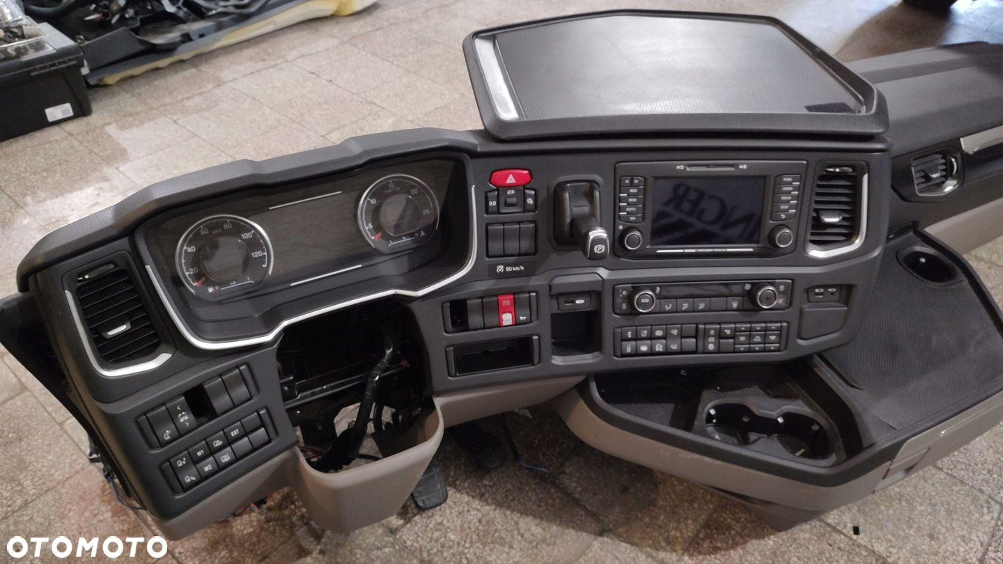 KONSOLA DESKA ROZDZIELCZA SCANIA R S NOWY MODEL - 2
