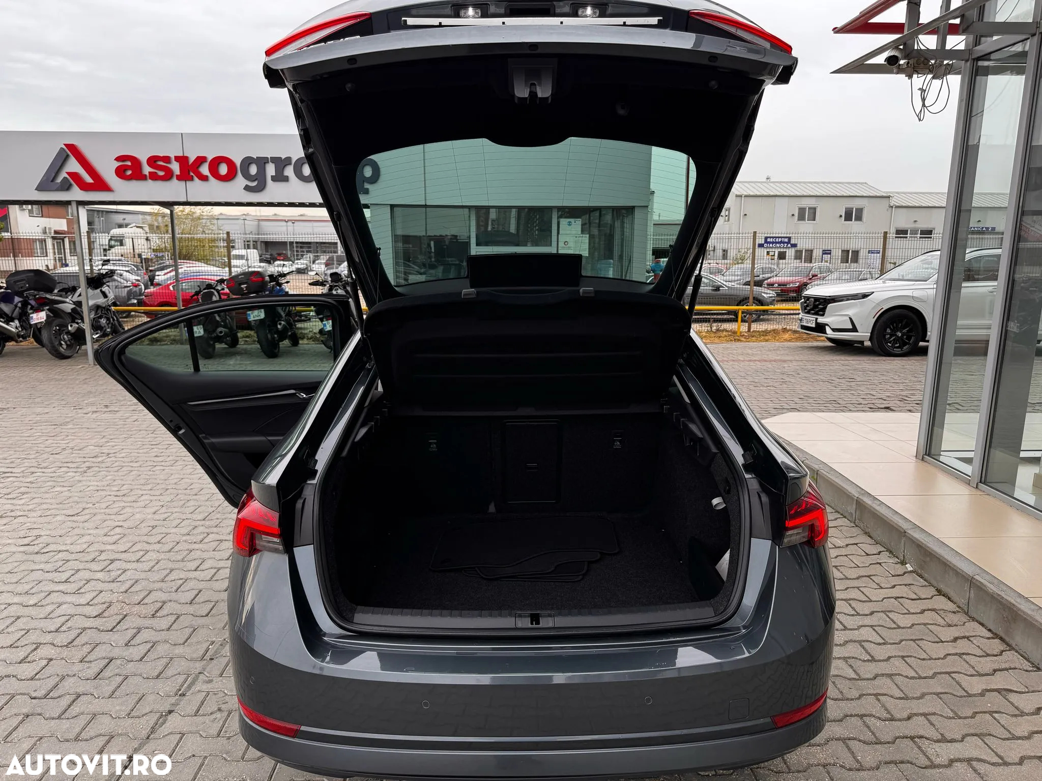 Skoda Octavia 2.0 TDI DSG Ambition - 19