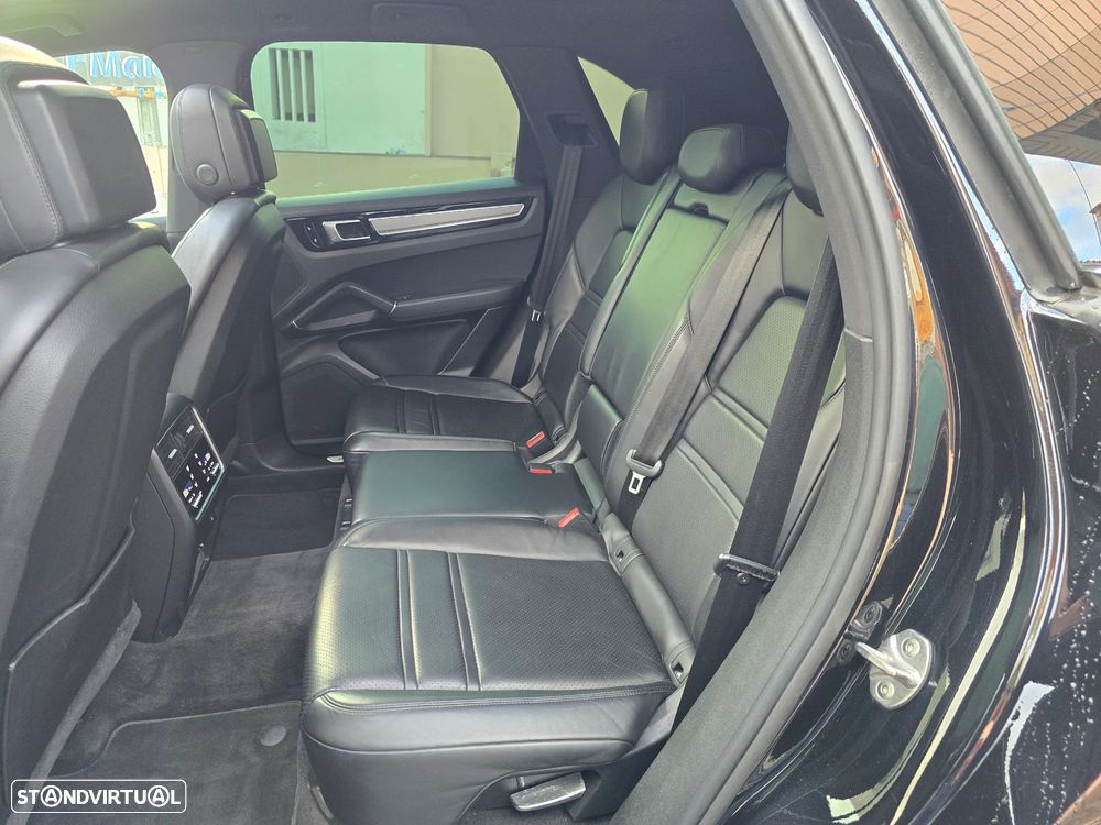 Porsche Cayenne Standard - 28