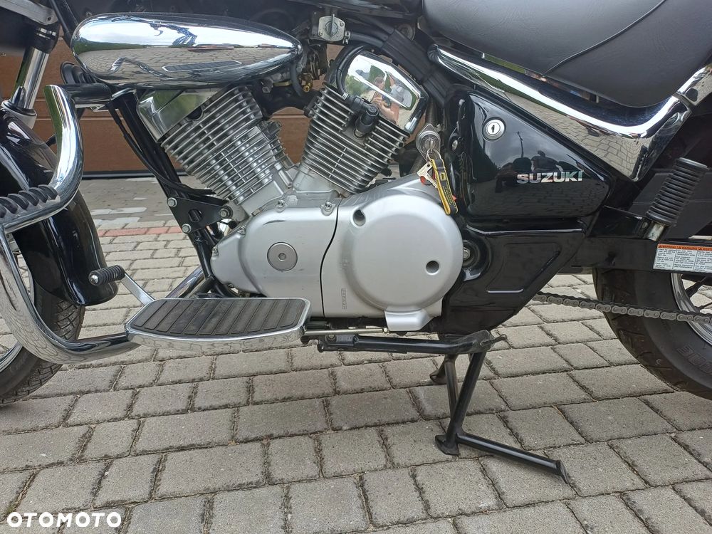 Suzuki Intruder - 13