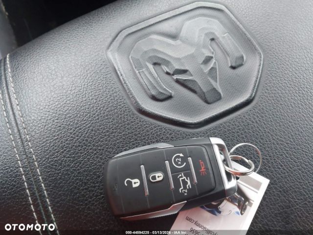 RAM 1500 5.7 Crew Cab Laramie - 15