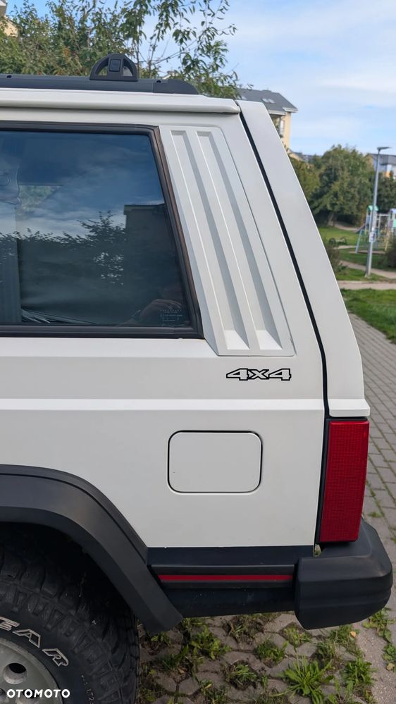 Jeep Cherokee - 27