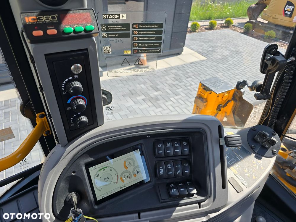 JCB - 3