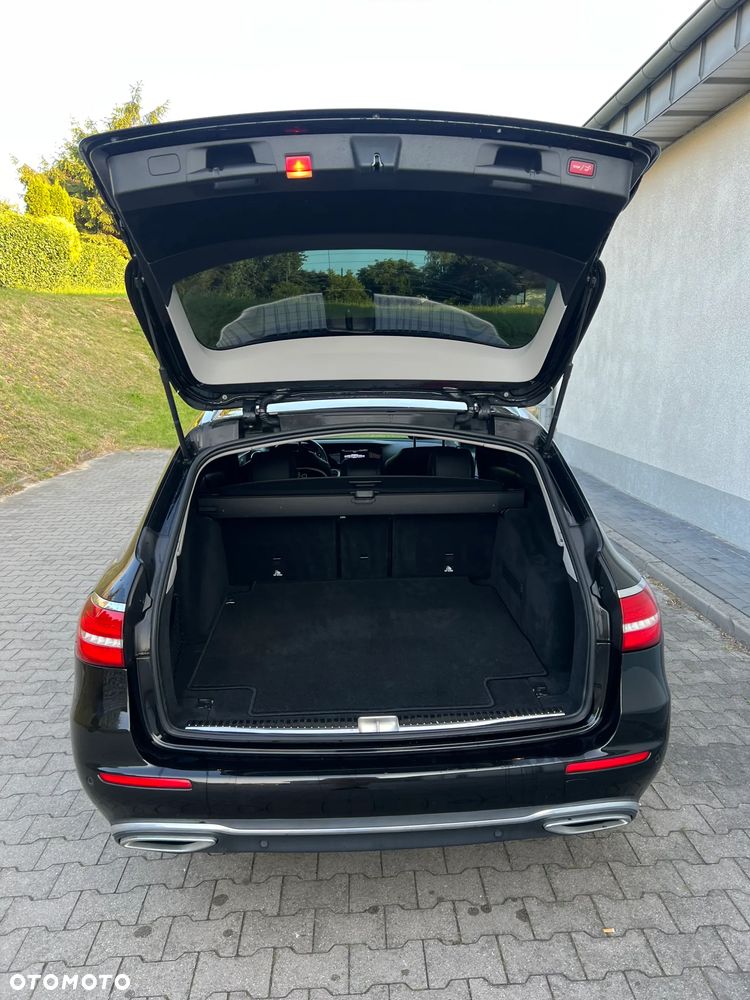 Mercedes-Benz Klasa E 220 d 4Matic 9G-TRONIC - 36