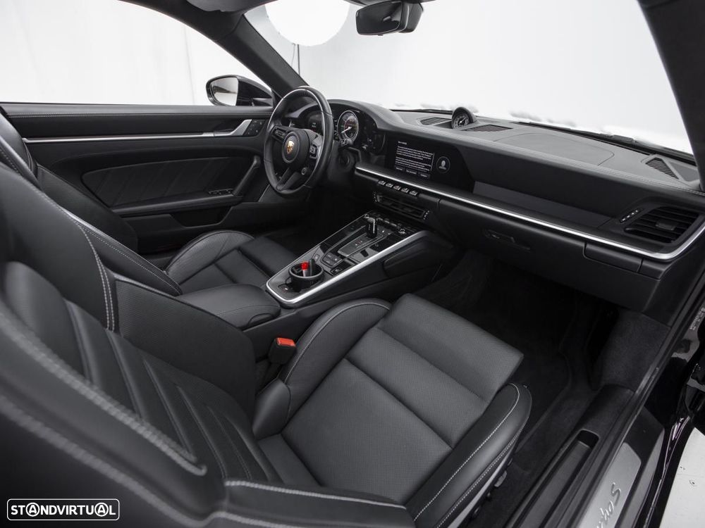 Porsche 911 (992) Turbo S - 16
