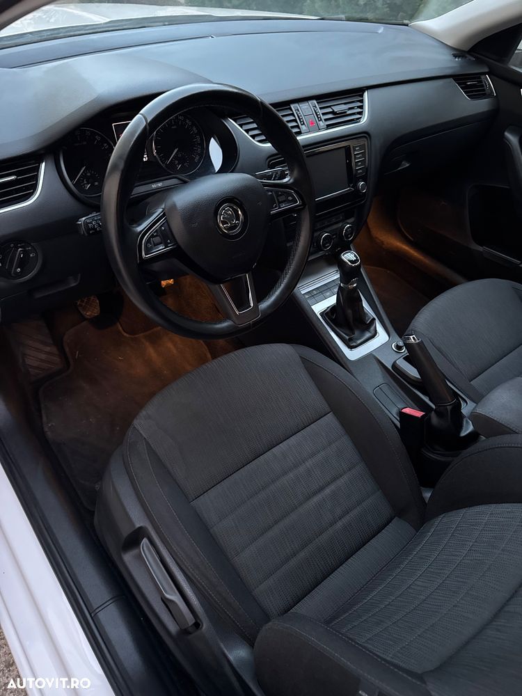 Skoda Octavia Combi 1.6 TDI (Green tec) Ambition - 11
