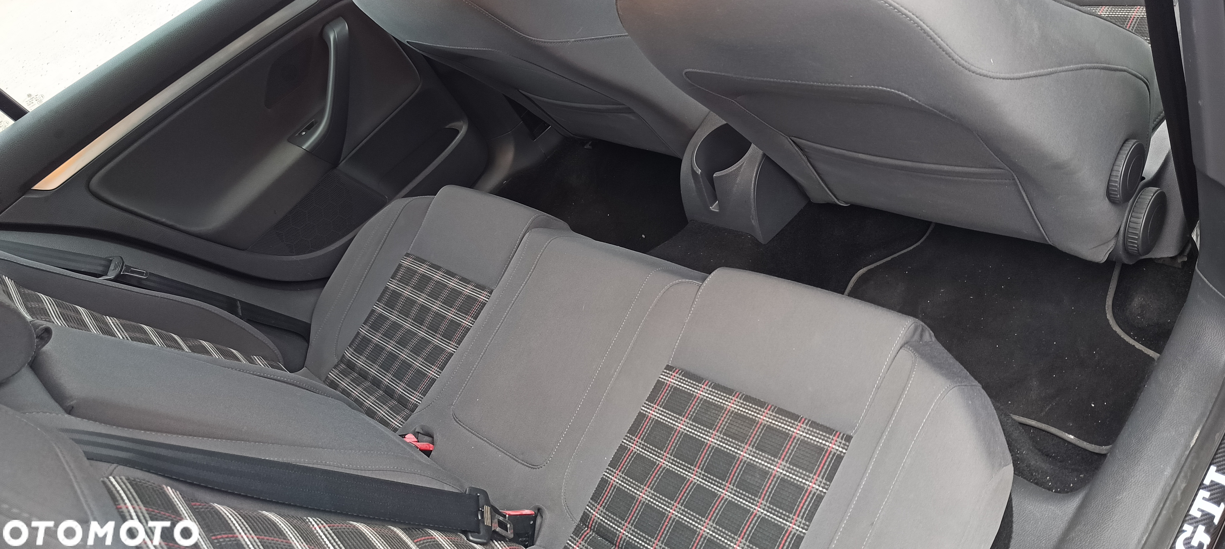 Volkswagen Golf 2.0 GTI DSG - 12