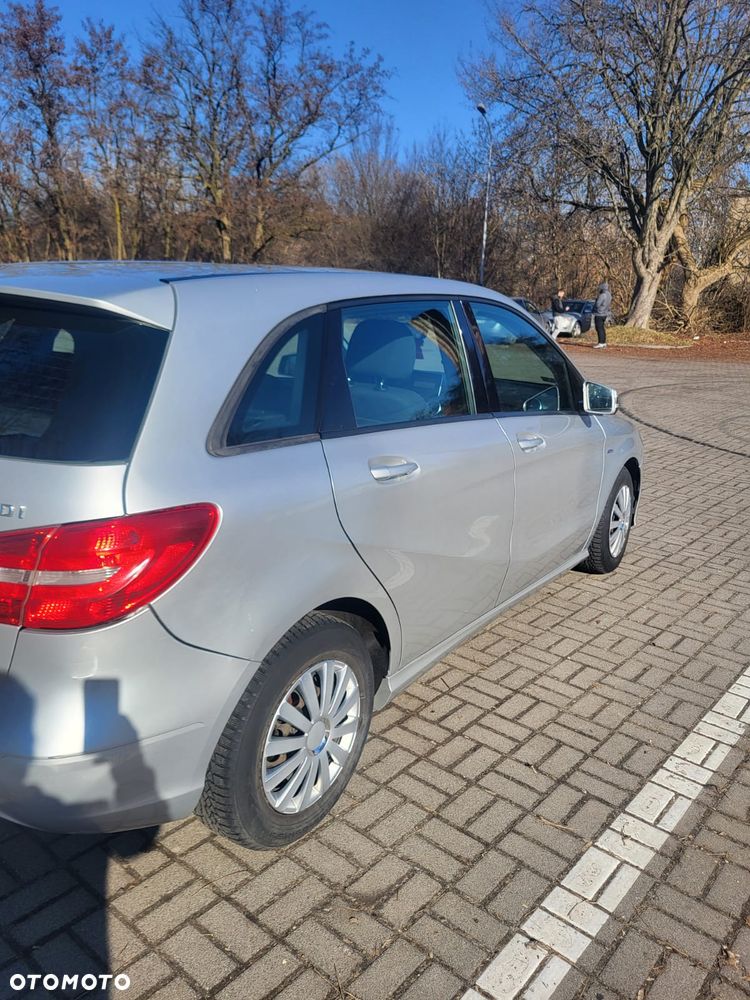 Mercedes-Benz Klasa B 180 CDI (BlueEFFICIENCY) - 9