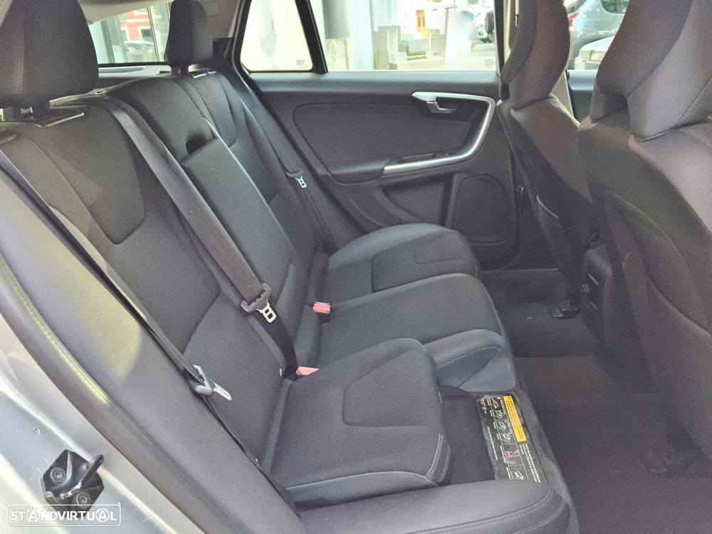 Volvo V60 1.6 D2 Drive Momentum Start/Stop - 8