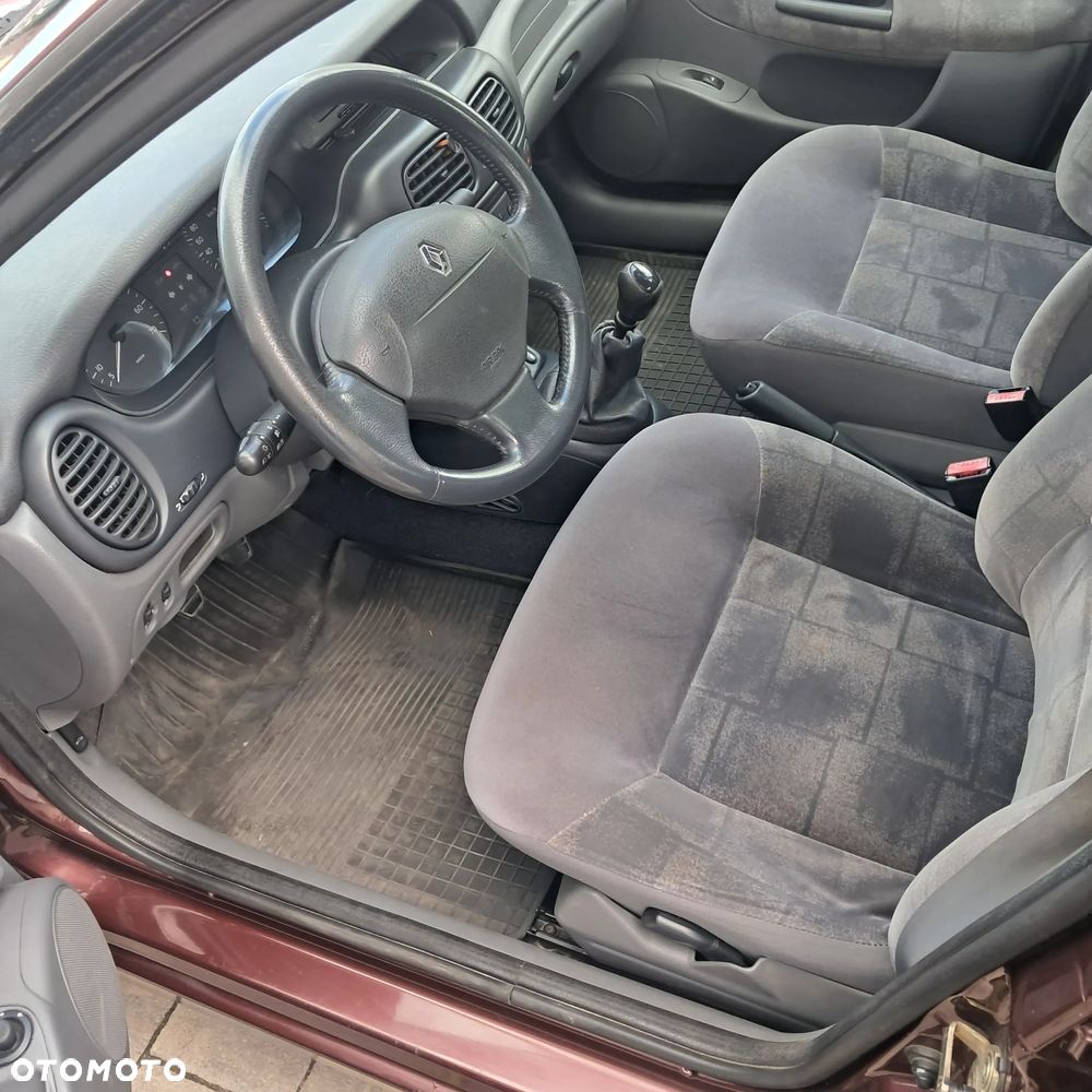 Renault Megane 1.6 - 10