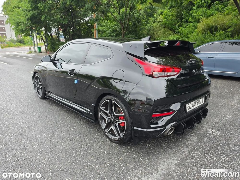 Hyundai Veloster - 4