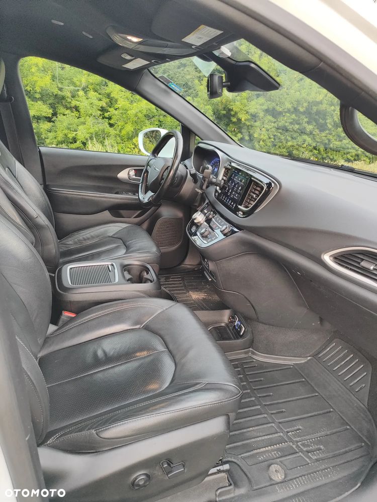 Chrysler Pacifica - 29