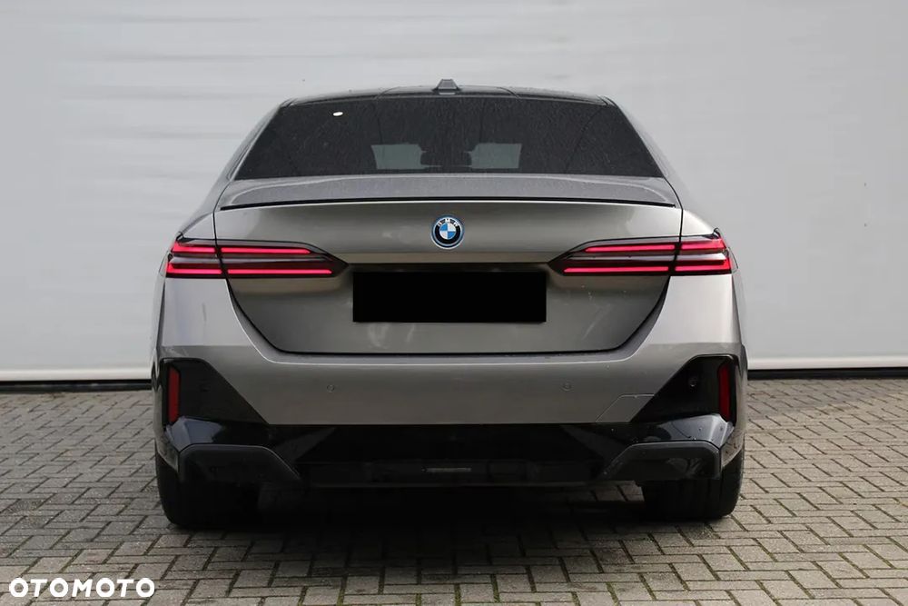 BMW Seria 5 550e xDrive PHEV M Sport - 10