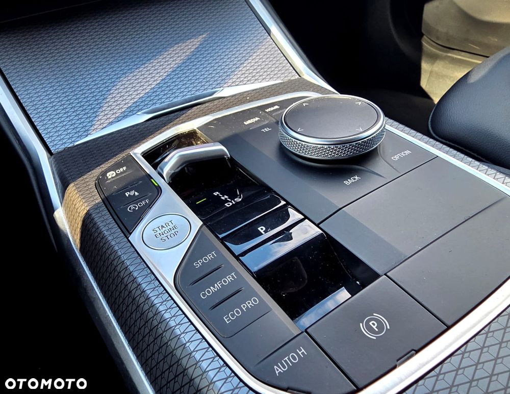 BMW Seria 3 318i M Sport sport - 24