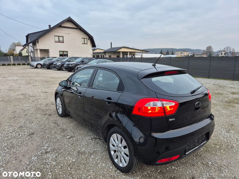 Kia Rio - 4