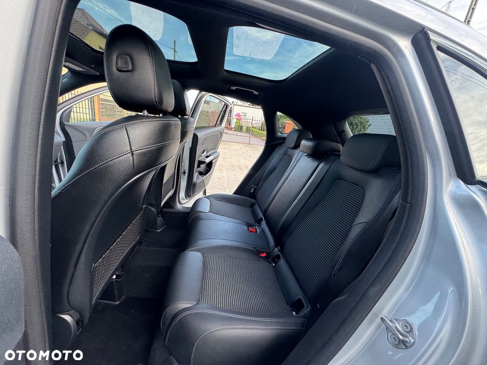 Mercedes-Benz GLA 250e AMG Line - 16