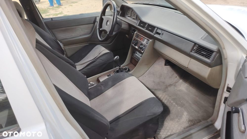 Mercedes-Benz W124 (1984-1993) - 11