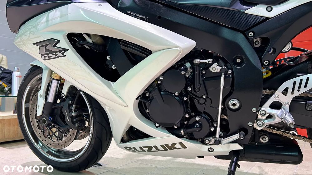 Suzuki GSX-R - 24