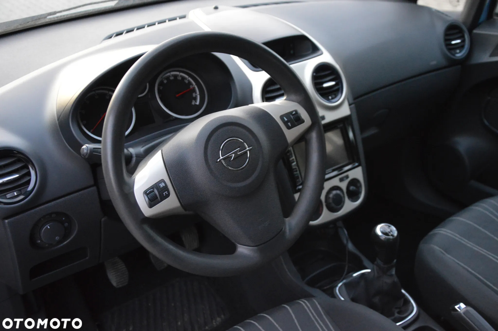Opel Corsa 1.2 16V Enjoy - 8
