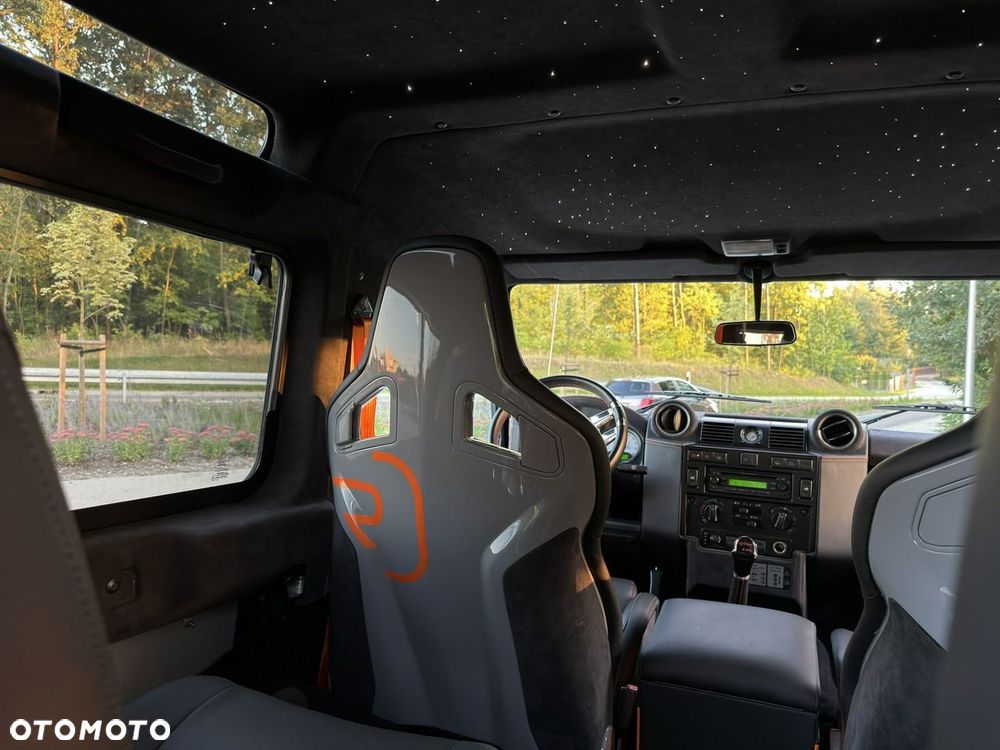 Land Rover Defender 2.4 TD4 SE - 20