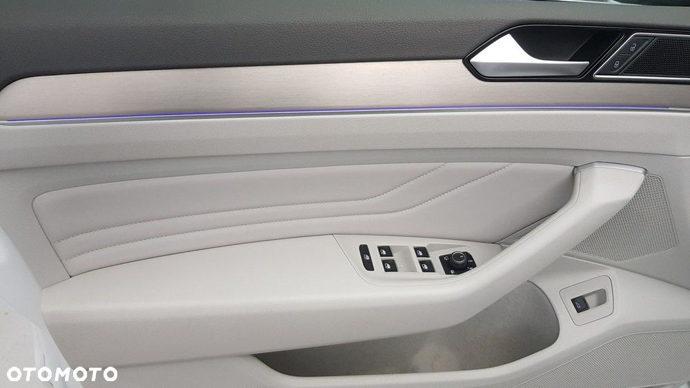 Volkswagen Passat - 20