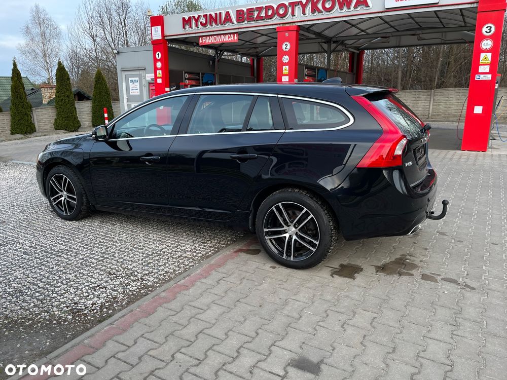 Volvo V60 D6 AWD Plug-in Hybrid R-Design Summum - 9
