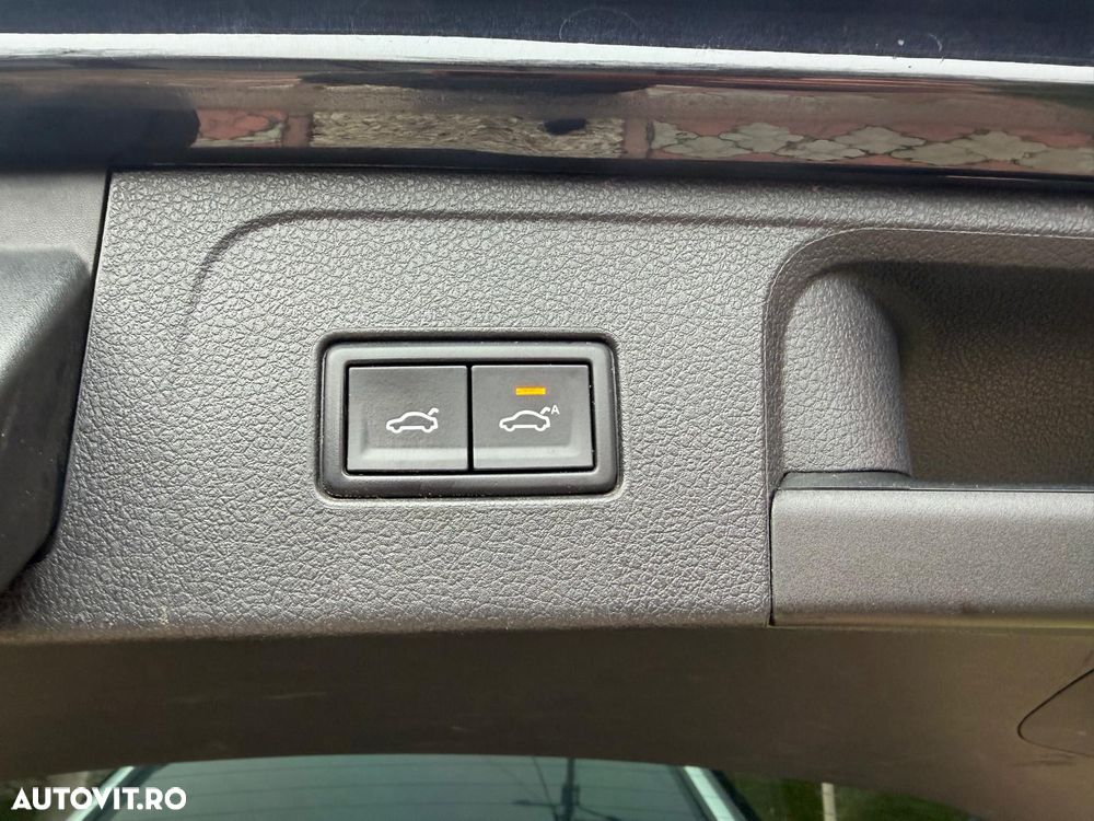 Volkswagen Passat Variant 2.0 TDI DSG Highline - 16