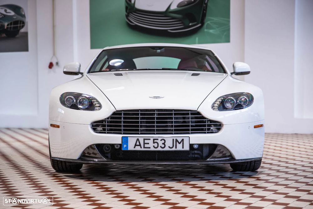Aston Martin Vantage Coupe 2017 photo 2
