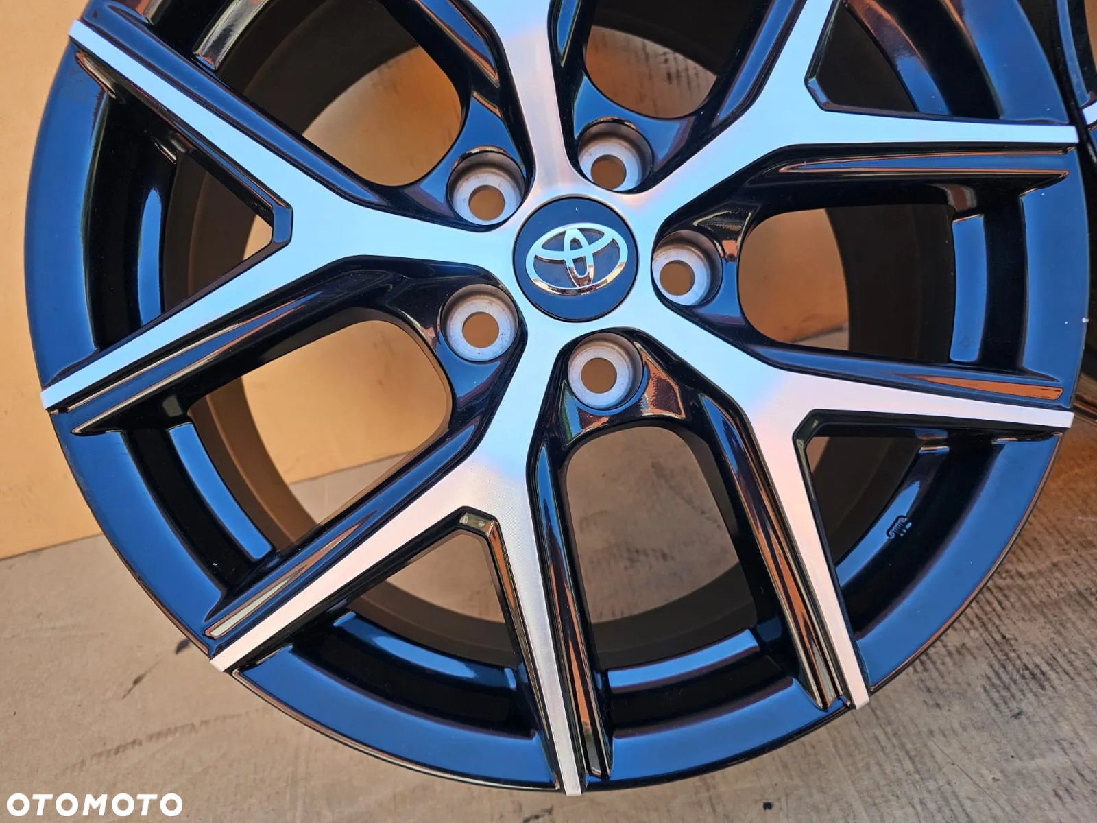 (F146) OE Toyota Rav4 Hyundai Kia Honda Infiniti Lexus Mazda Mitsubishi Nissan Subaru Suzuki / 7,5x18 ET45 5x114.3 - 4